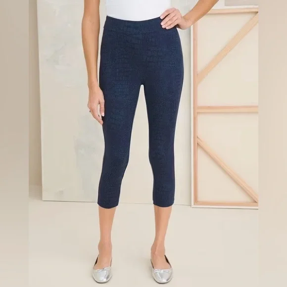 NWOT Chico’s Blue Croc-Print Ponte Cropped Leggings Size 12 - Picture 1 of 11
